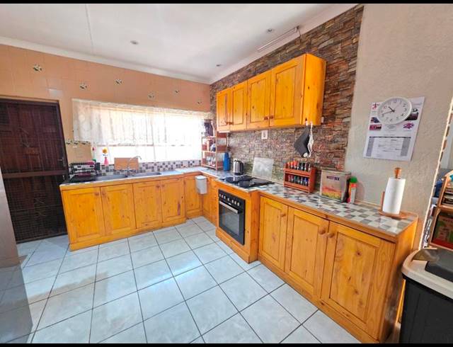 4 BEDROOM HOUSE FOR SALE IN MEYERTON PARK